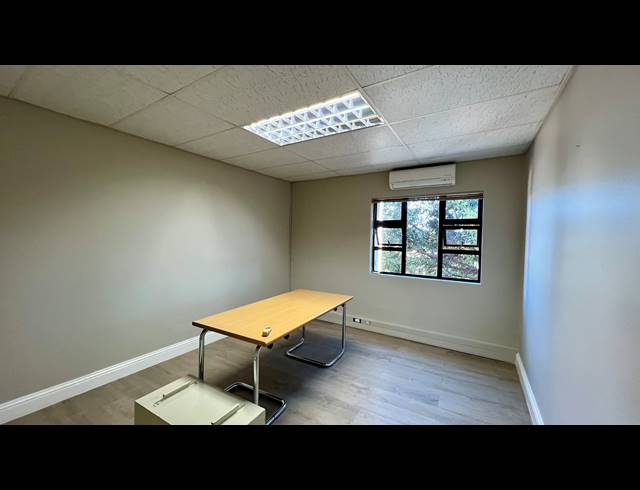 218M² OFFICE TO LET IN ROCKY DRIFT